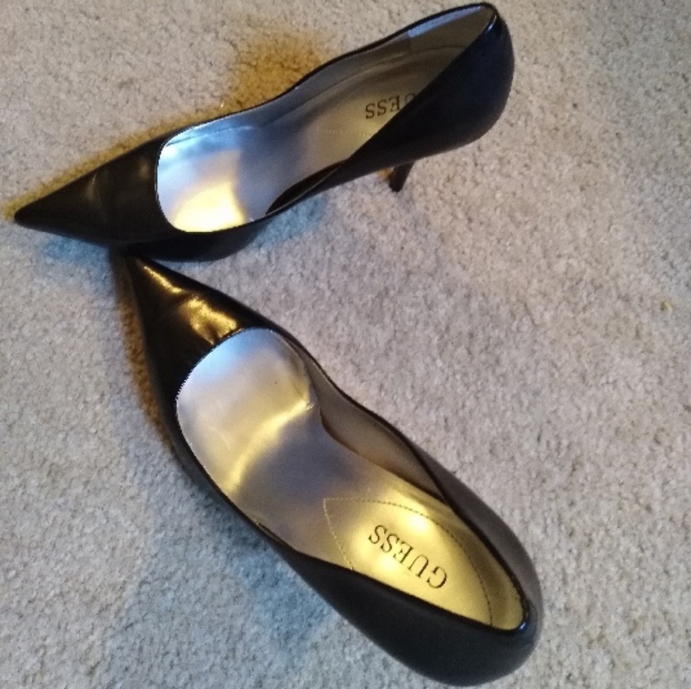 Guess (Black) pointy-toe stiletto pump